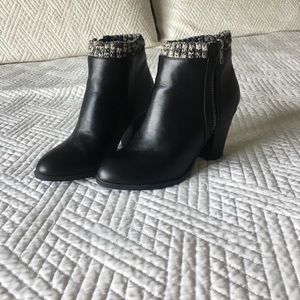 Black booties with heel.